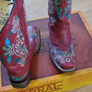 Corral boots